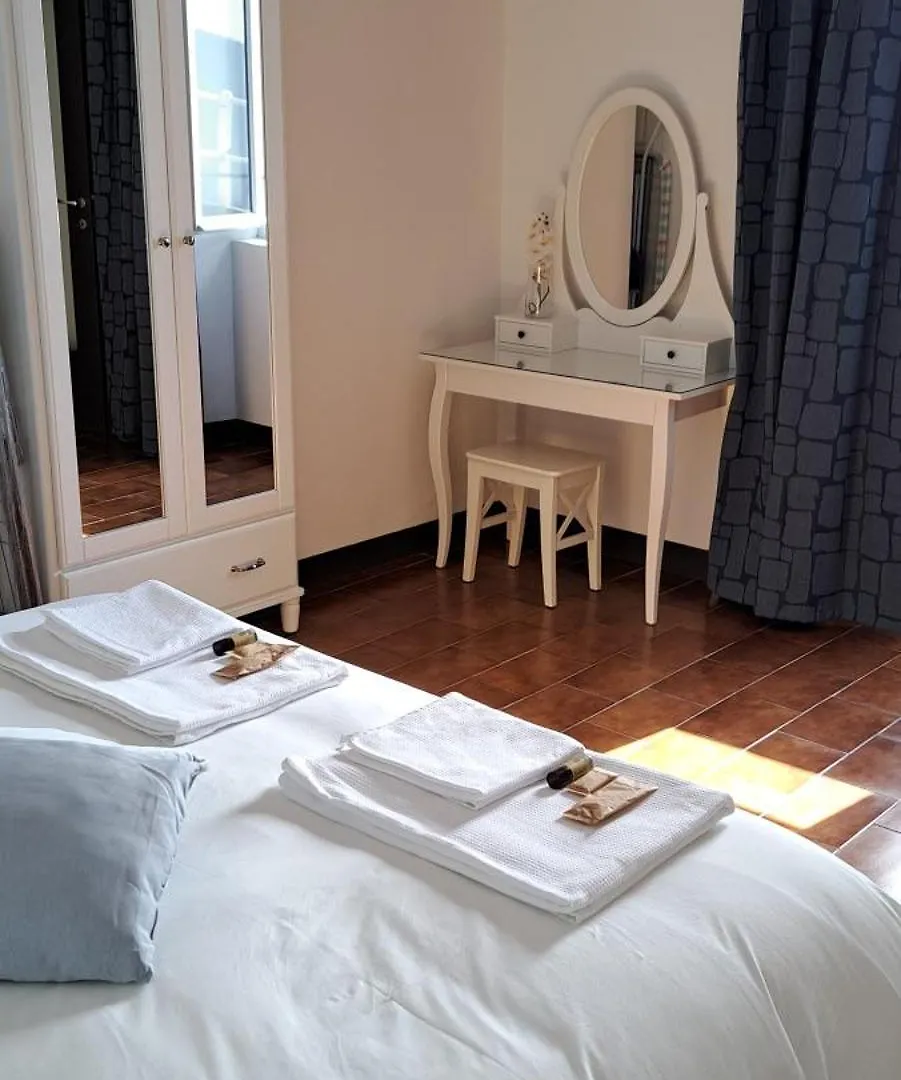 Tre Finestre Sul Lago Perledo Apartment