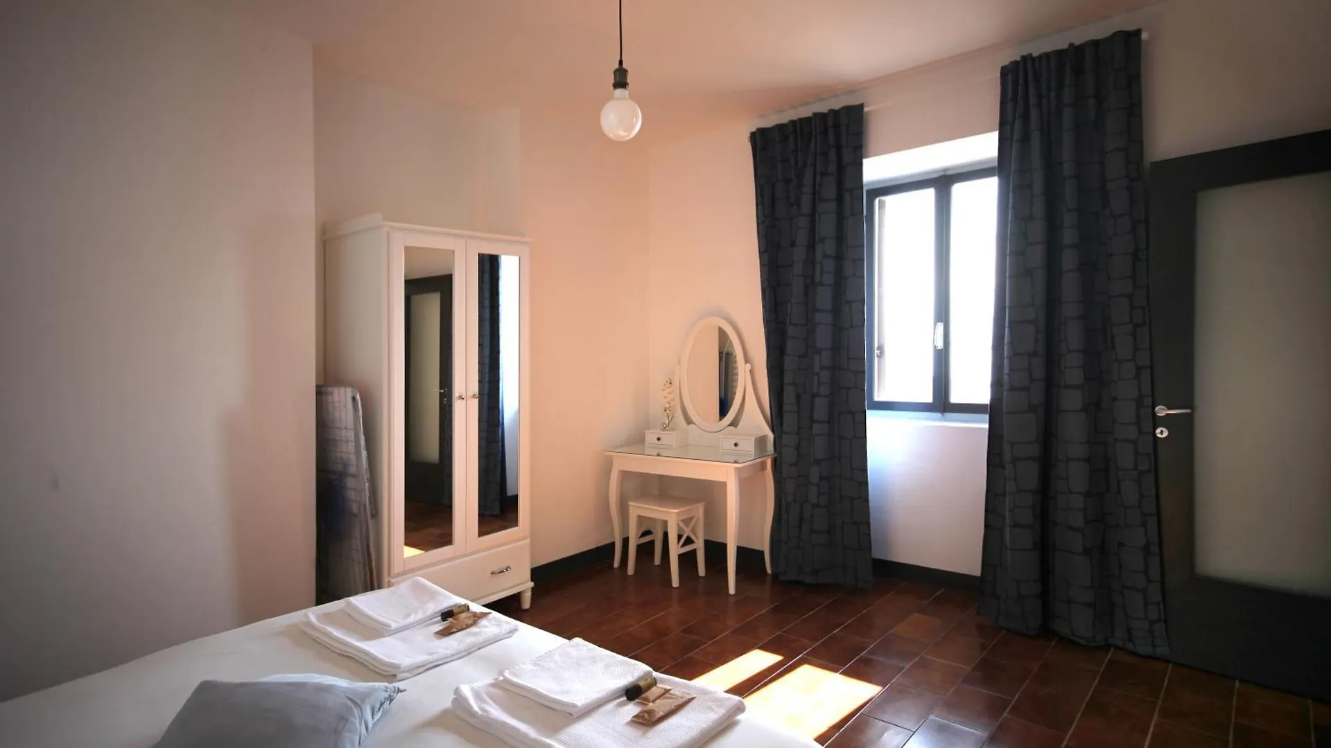 Tre Finestre Sul Lago Perledo Apartment